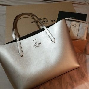 Coach tote and wristlet